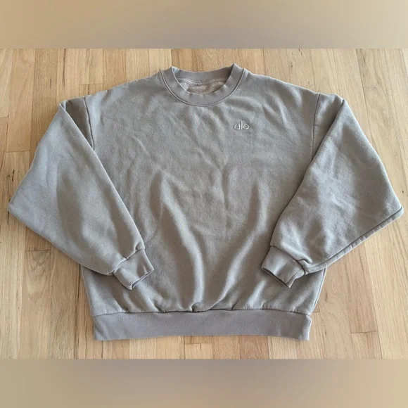 ALO Yoga Gravel Accolade Crew Neck Pullover - Picture 2 of 14